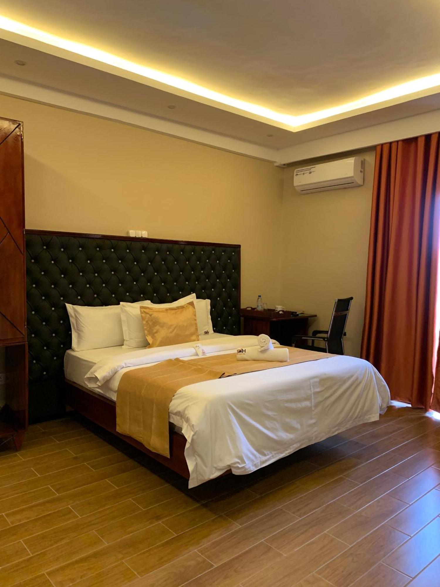 Sky Kenako Hotel Kribi Exteriér fotografie